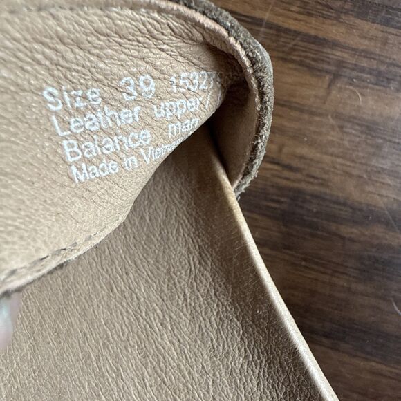 Dansko Women’s Sandals US 8.5 EU 39 Leather Griege Taupe Buckle Wedge Soft EUC - Picture 6 of 7